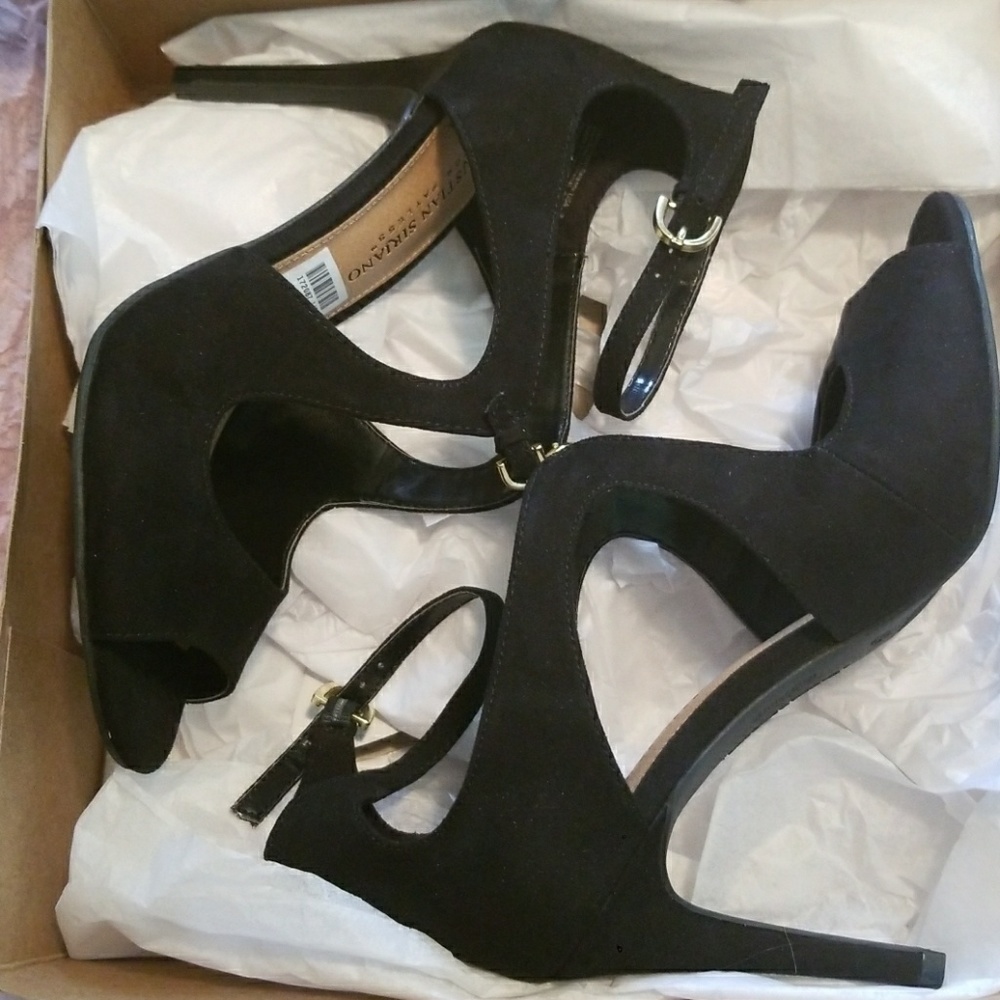 NWT Black suede heels